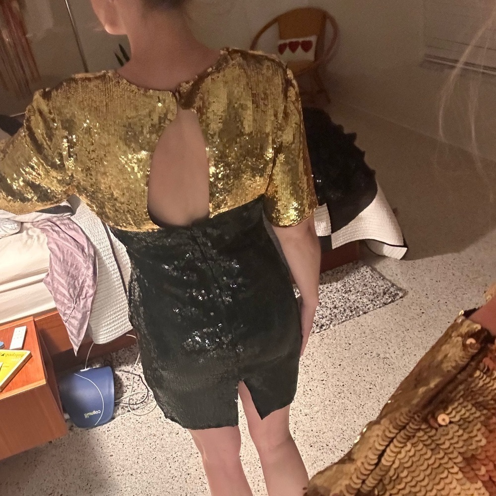 Stenay India black gold sequin mini dress keyhole back 4 6 100% silk